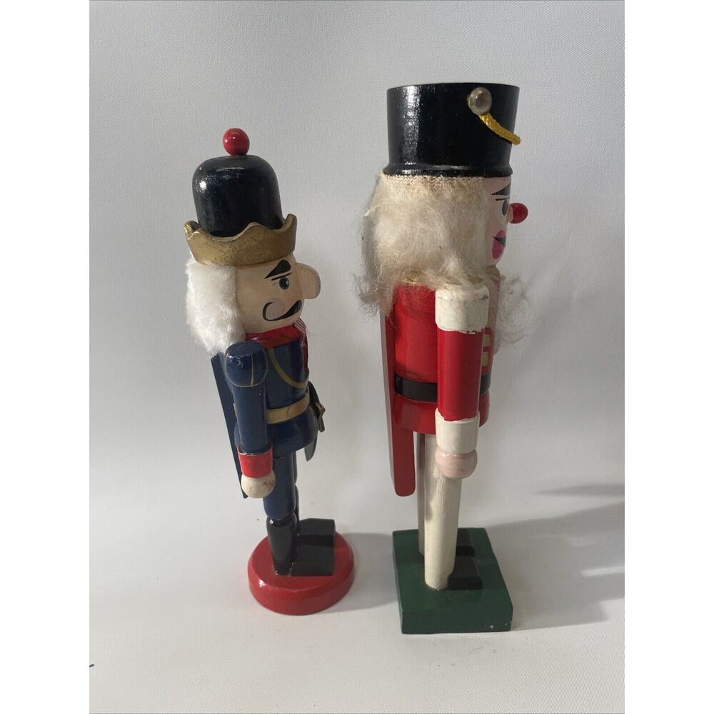 Pair Of Christmas Decorative Soldier Wood Nutcrackers - Picture 2 of 6